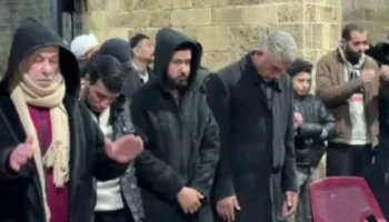 Ramazani në Gaza, besimtarët falen për paqe ndërsa kriza humanitare rëndon jetesën