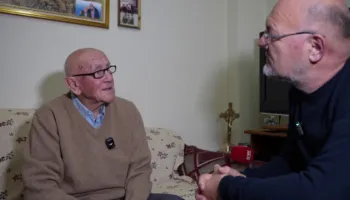 “Ramë në pritë në Borsh”/ Stillo Papadhima, shqiptari i fundit që i mbijetoi kampeve naziste rrëfen në Exclusive se si u dërgua në Gjermani: Na jepnin 60 gram bukë në ditë