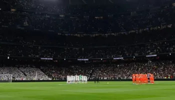 Real Madrid “spektakël” ndaj Sociedad dhe rikthehet në krye. Presioni kalon te Barcelona (video)