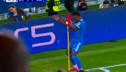 Realit i mjafton një gol kundër Benfikës së Murinjos, fitore me përmbysje për PSG-në