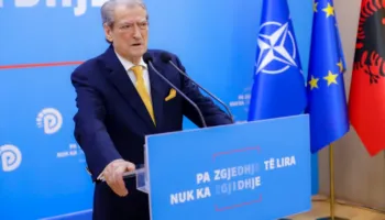 Reforma në Drejtësi, paralajmërimi i Manjës: Gjyqtarët t’i vënë gishtin kokës, do ndërhyjmë në sistem. Berisha: Nuk bëhemi pjesë