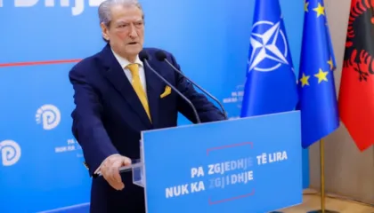 Reforma në Drejtësi, paralajmërimi i Manjës: Gjyqtarët t’i vënë gishtin kokës, do ndërhyjmë në sistem. Berisha: Nuk bëhemi pjesë