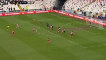 Rei Manaj në versionin “Cristiano Ronaldo”. Dopietë nga sulmuesi kuqezi, goli nga goditja e dënimit ishte i jashtëzakonshëm (video)