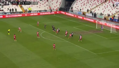 Rei Manaj në versionin “Cristiano Ronaldo”. Dopietë nga sulmuesi kuqezi, goli nga goditja e dënimit ishte i jashtëzakonshëm (video)