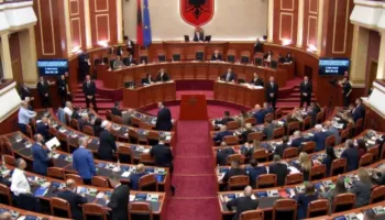 Rendi i Ditës/ Kuvendi sot në seancë plenare/ 2 interpelanca me ministren e Arsimit dhe disa projektligje që pritet të votohen