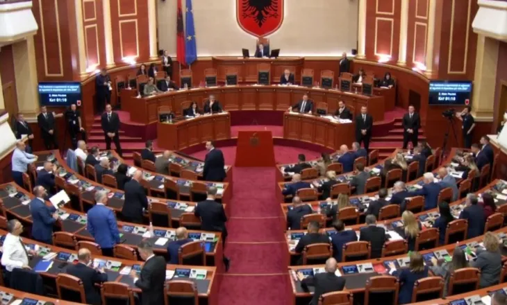 Rendi i Ditës/ Kuvendi sot në seancë plenare/ 2 interpelanca me ministren e Arsimit dhe disa projektligje që pritet të votohen