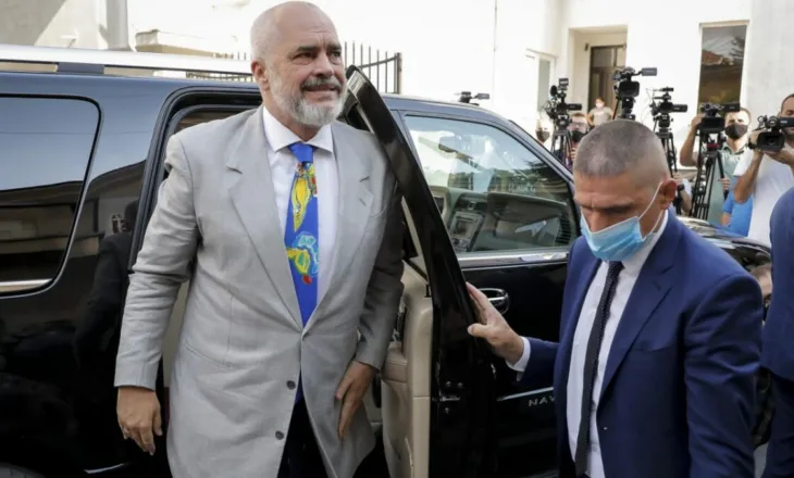 Rënia e liderit global dhe ngritja e Sanço Panço-s së Surrelit