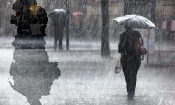 Reshje intensive shiu, paralajmërimi i Shërbimit Meteorologjik: Ja derisa zgjat moti i keq dhe zona më e prekur