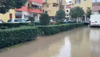 Reshjet e dendura përmbytin disa zona në Lezhë, probleme edhe me energjinë elektrike