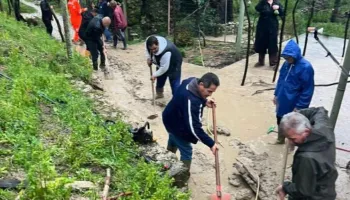 Reshjet e dendura të shiut, rëndojnë situatën/ Rrëshqitjet e dheut, arrijnë shtëpitë e banorëve