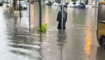 Reshjet e dendura të shiut shkaktojnë vshtirëi për lëvizjen këmbësorëve në Durrës