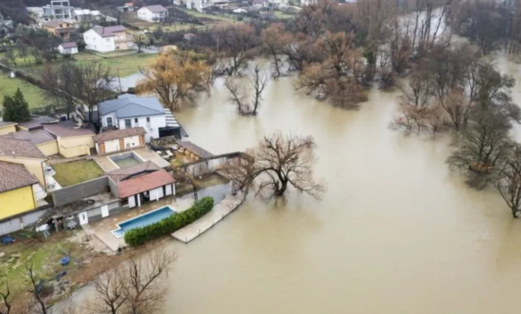 Reshjet e shiut dhe shkarkimi nga 3 HEC-et në kaskadën e Drinit, përmbytje në Obot, niveli i ujit arrin në 50 cm
