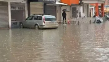 Reshjet e shiut shkaktojnë përmbytje në Lezhë, probleme me energjinë elektrike
