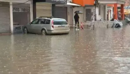 Reshjet e shiut shkaktojnë përmbytje në Lezhë, probleme me energjinë elektrike