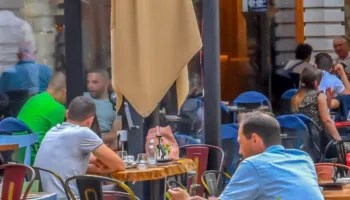 Restorantet e ndaluara’ – Media e njohur e udhëtimeve: Paralajmërimi i SHBA për sigurinë në Tiranë është i rrallë