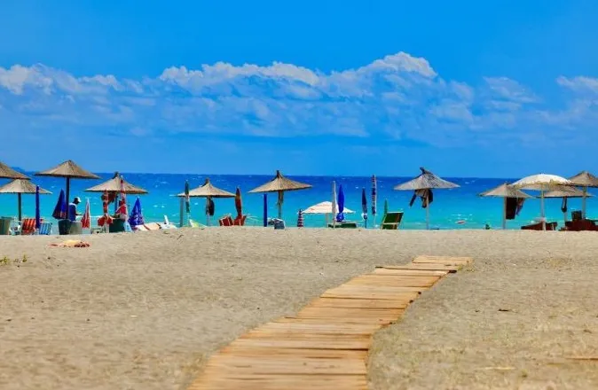 Revista ”Forbes”: Bregdeti verior shqiptar, një potencial serioz për infrastrukturën turistike