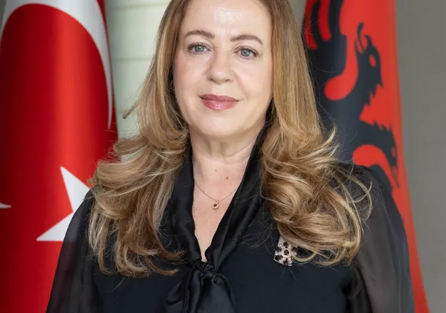 Riatdhesimi i Eva Dumanit, ambasadorja Kadzadej: Rasti i parë i kalimit nga Siria në Turqi, kërkesat për kthim duhen bërë pranë autoriteteve shqiptare