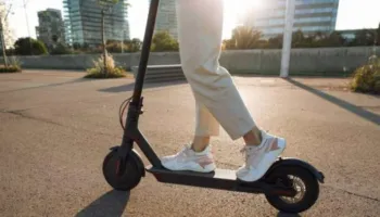 Rikthehen në qarkullim monopatinat?! Ministrja Koçiu përgënjeshtron lajmin: Udhëzimi mbetet në fuqi