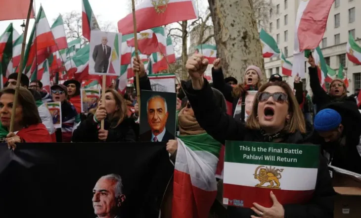 Rikthehen protestat në Iran, studentët sfidojnë regjimin në kampuse (VIDEO)
