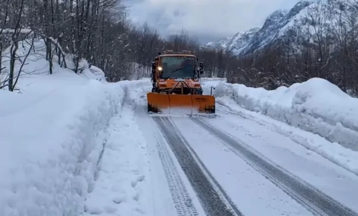Rikthehen reshjet e borës në zonat malore, apel qytetarëve: Lëvizni me goma dimërore