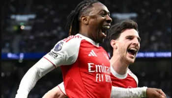 “Ringjallet” Arsenal, fitore e madhe në derbi. Eberechi Eze i jashtëzakonshëm (video)