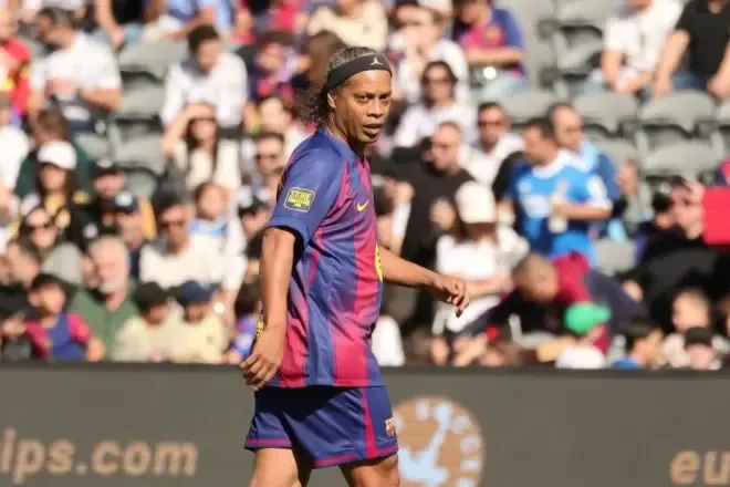 Ronaldinho ka kritika për futbollin e sotëm: Nuk e shikoj dot një ndeshje të plotë…