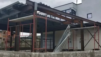 Rrëshqiti nga çatia, ndërron jetë 50-vjeçari në Berat (EMRI)