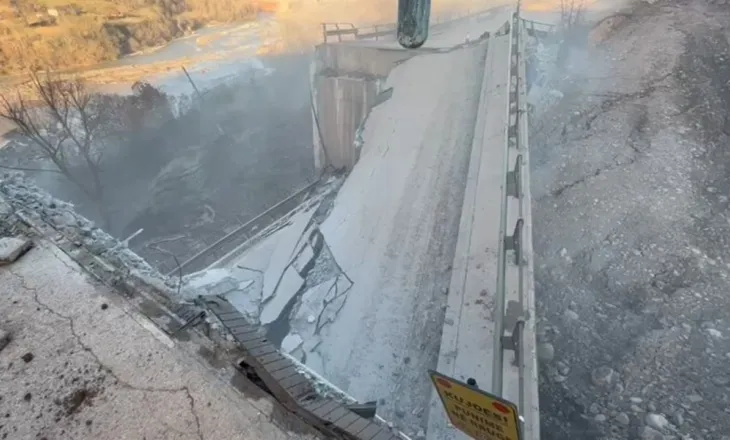 Rrëshqitja e dheut në aksin Përrenjas-Librazhd,ARRSH nis punën për demontimin e urës