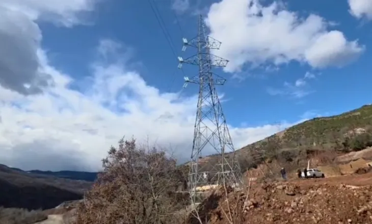 Rrëshqitja e tokës në Librazhd – Korçë,  shtylla e linjës 110 kV Librazhd – Përrenjas rrezikon të rrëzohet