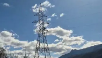 Rrëshqitje e madhe toke në aksin Përrenjas-Librazhd, rrezikon shtyllën e tensionit të lartë