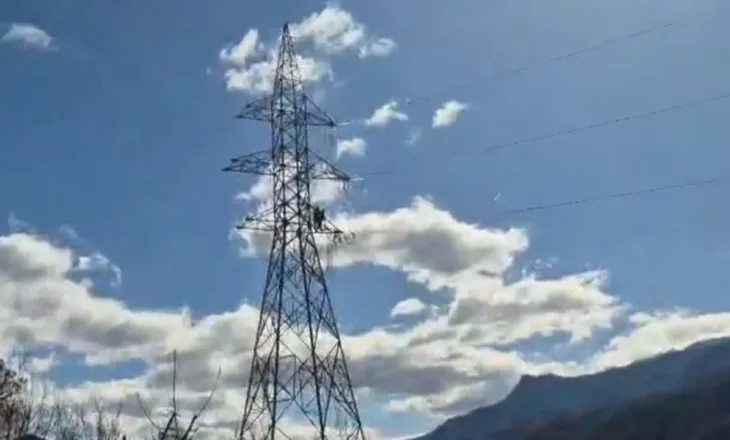 Rrëshqitje e madhe toke në aksin Përrenjas-Librazhd, rrezikon shtyllën e tensionit të lartë