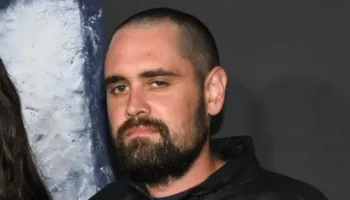 Rrezikohej të dënohej me vdekje për akuzën e vrasjes së prindërve, djali i regjisorit të njohur hollywoodian shpallet i pafajshëm