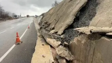Rrezikohet bllokimi i qarkullimit/ Rruga e Arbrit nuk gjen qetësi, shembje në fshatin Plan i Bardhë dhe në afërsi të…
