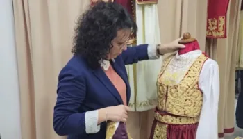 Rrezikohet kostumi tradicional, artizanët në Gjirokastër në betejë për ruajtjen e identitetit të veshjeve