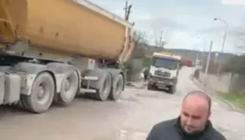 “Rrezikojnë jetën”/ Dita e pestë, banorët e Luzit bllokojnë rrugën që lidhet me Fushë Krujën, Kalaja: Nëse…