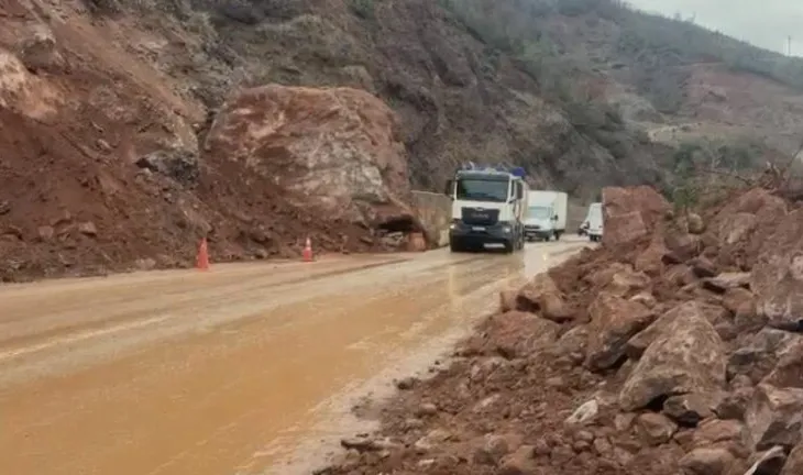 Rreziku mbetet i pranishëm në “Kthesat e Dragostunjës”/ Qarkullim me vështirësi, dhe mungesë masash sigurie