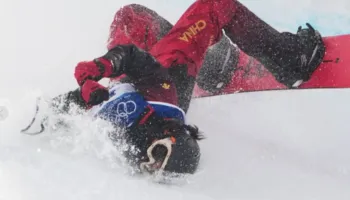 Rrëzim brutal, kinezja Jiayu Liu transportohet me slitë emergjence