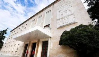 Rriten pagat në pushtetin vendor, ja kufijtë e rinj për administratën në bashki