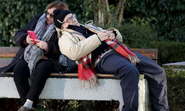 Rritet numri i të moshuarve, lindshmëria bie në nivel historik