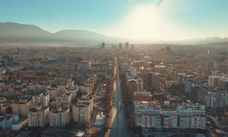 Rritja e turizmit, familjet shqiptare fituan një rekord prej 134 mln eurosh nga Airbnb në vitin 2025