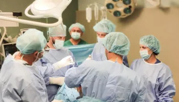 Rritje pagash dhe shtesë për vjetërsi për mjekët, infermierët dhe personelin shëndetësor