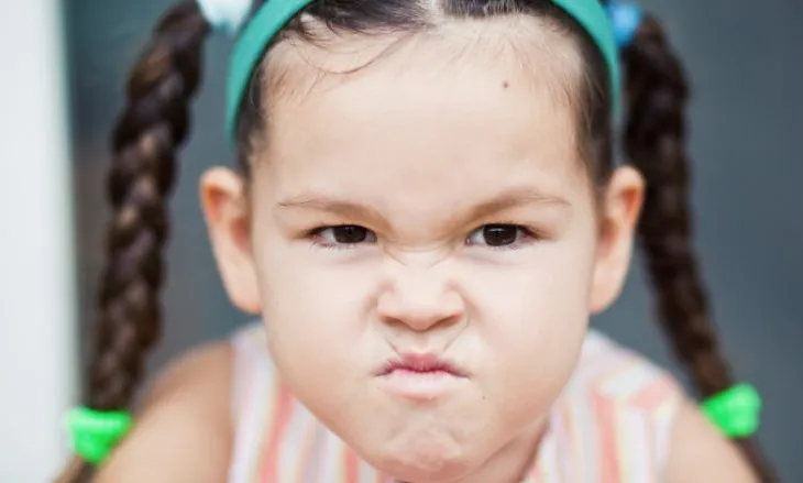 Rrjetet sociale mes orëve të mësimit, CNN: Alarm për përdorimin e telefonit në shkollë