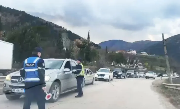 Rruga drejt juglindjes e ‘paralizuar’, radhë kilometrike trafiku