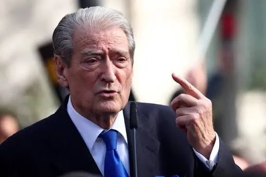 Rruga Qukës – Qafë Plloç kushton sa ajo e Kombit…’/ Berisha: ‘Mafia e Surrelit’ është skemë grabitjeje kombëtare