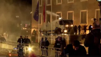 SafeJournalists Network denoncon rrezikun për gazetarët gjatë protestës së opozitës në Tiranë