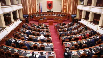 Seancë maratonë/ Kuvendi zgjedh 4 anëtarë të Këshillit Mbikëqyrës të BSH, miraton ligjin për testimin e diplomatëve dhe ndryshimet për AKSHI-n