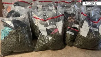 Sekuestrohen 57 kg kanabis dhe një armë zjarri në Vlorë, arrestohen dy persona (Emrat)