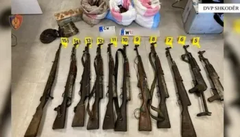 Sekuestrohen arsenal armësh zjarri dhe municioni luftarak në Shkodër, arrestohen dy të rinjtë (Emra)