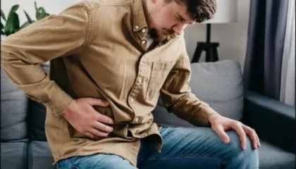 Sëmundjet e mëlçisë dëmtojnë kockat te burrat