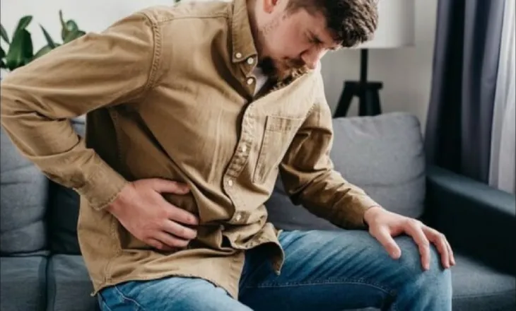 Sëmundjet e mëlçisë dëmtojnë kockat te burrat